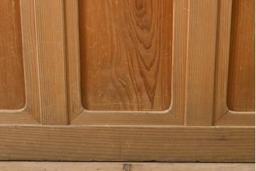 杉材　モールディング入りの凝ったデザイン!ガラス窓付きアンティークドア1枚(扉、木製建具)(R-056105)