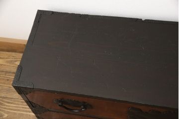 和製アンティーク　明治期　前面ケヤキ材　重厚感ある金具が立派な刀箪笥(時代箪笥、ローボード、ローチェスト、テレビ台)(R-056138)