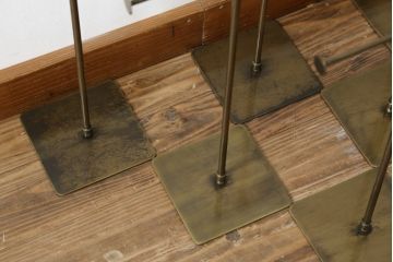 中古　アンティーク調　古美色(こびしょく)　シャビーな風合いがレトロな雰囲気を高めるディスプレイスタンド10台セット(アクセサリースタンド、ハンガースタンド、店舗什器)(R-056139)