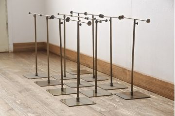中古　アンティーク調　古美色(こびしょく)　シャビーな風合いがレトロな雰囲気を高めるディスプレイスタンド11台セット(アクセサリースタンド、ハンガースタンド、店舗什器)(R-056143)