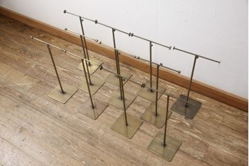 中古　アンティーク調　古美色(こびしょく)　シャビーな風合いがレトロな雰囲気を高めるディスプレイスタンド11台セット(アクセサリースタンド、ハンガースタンド、店舗什器)(R-056143)