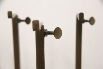 中古　アンティーク調　古美色(こびしょく)　シャビーな風合いがレトロな雰囲気を高めるディスプレイスタンド9台セット(アクセサリースタンド、バックスタンド、かばんスタンド、バックホルダー、鞄掛け、店舗什器)(R-056144)