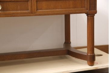 中古　DREXEL HERITAGE(ドレクセルヘリテイジ)　Triune(トライユン)　マホガニー材　洗練されたデザインとクラシカルな佇まいが魅力的なセンターテーブル(カクテルテーブル、リビングテーブル、ローテーブル)(R-056149)