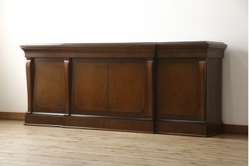 中古　美品　スペイン　ウルタド(HURTADO)社製　象嵌入り　波打つ木目が絵画のように美しいサイドボード(定価約90万円)(サイドキャビネット、引き出し、チェスト)(R-056150)