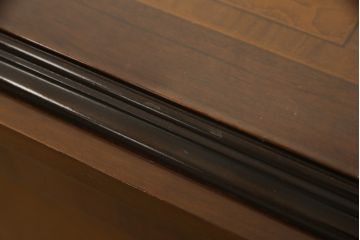 中古　美品　スペイン　ウルタド(HURTADO)社製　象嵌入り　波打つ木目が絵画のように美しいサイドボード(定価約90万円)(サイドキャビネット、引き出し、チェスト)(R-056150)