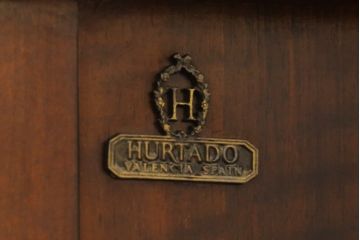 中古　美品　スペイン　ウルタド(HURTADO)社製　象嵌入り　波打つ木目が絵画のように美しいサイドボード(定価約90万円)(サイドキャビネット、引き出し、チェスト)(R-056150)