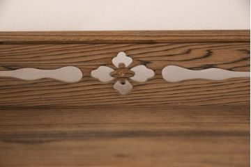 中古　美品　高級杉材　上品な和の趣を感じさせる飾り棚(茶棚、陳列棚、収納棚、キャビネット)(R-056152)