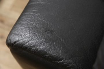 中古　デセデ(de Sede)　本革　ブラック色　高級感溢れる佇まいが美しい1人掛けレザーソファ(定価約60万円)(アームチェア、一人掛けソファ、黒)(R-056153)
