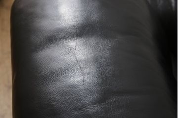 中古　デセデ(de Sede)　本革　ブラック色　高級感溢れる佇まいが美しい1人掛けレザーソファ(定価約60万円)(アームチェア、一人掛けソファ、黒)(R-056153)