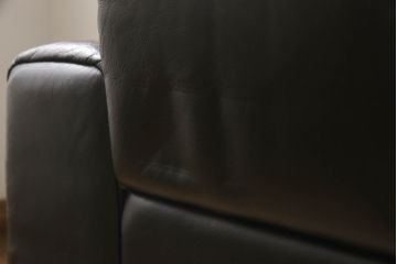 中古　デセデ(de Sede)　本革　ブラック色　高級感溢れる佇まいが美しい1人掛けレザーソファ(定価約60万円)(アームチェア、一人掛けソファ、黒)(R-056153)