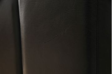 中古　デセデ(de Sede)　本革　ブラック色　高級感溢れる佇まいが美しい1人掛けレザーソファ(定価約60万円)(アームチェア、一人掛けソファ、黒)(R-056153)