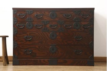 中古　美品　岩谷堂箪笥　あられ紋様が存在感を引き立てるモダンでスタイリッシュなサイドボード(衣装たんす、サイドチェスト、引き出し、整理タンス、和タンス)(R-056154)