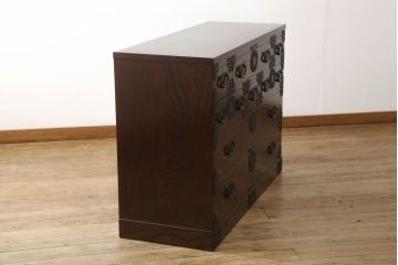中古　美品　岩谷堂箪笥　あられ紋様が存在感を引き立てるモダンでスタイリッシュなサイドボード(衣装たんす、サイドチェスト、引き出し、整理タンス、和タンス)(R-056154)
