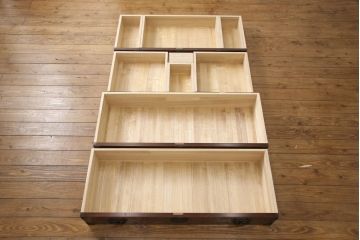 中古　美品　岩谷堂箪笥　あられ紋様が存在感を引き立てるモダンでスタイリッシュなサイドボード(衣装たんす、サイドチェスト、引き出し、整理タンス、和タンス)(R-056154)