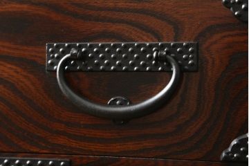 中古　美品　岩谷堂箪笥　あられ紋様が存在感を引き立てるモダンでスタイリッシュなサイドボード(衣装たんす、サイドチェスト、引き出し、整理タンス、和タンス)(R-056154)