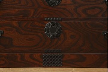 中古　美品　岩谷堂箪笥　あられ紋様が存在感を引き立てるモダンでスタイリッシュなサイドボード(衣装たんす、サイドチェスト、引き出し、整理タンス、和タンス)(R-056154)