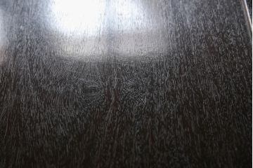 和製アンティーク　昭和中期　紫檀(シタン)材　透かし彫りが目を引く上品でモダンな佇まいの飾り棚(茶棚、戸棚、収納棚)(R-056155)