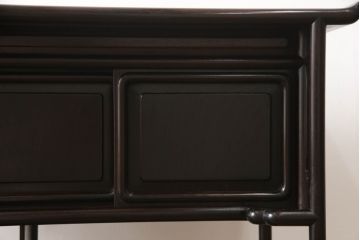 和製アンティーク　昭和中期　紫檀(シタン)材　透かし彫りが目を引く上品でモダンな佇まいの飾り棚(茶棚、戸棚、収納棚)(R-056155)