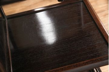 和製アンティーク　昭和中期　紫檀(シタン)材　透かし彫りが目を引く上品でモダンな佇まいの飾り棚(茶棚、戸棚、収納棚)(R-056155)