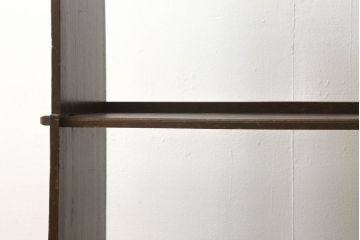 和製アンティーク　クサビ(楔)式　さりげない透かし彫りがアクセントの本棚(飾り棚、シェルフ)(R-056157)
