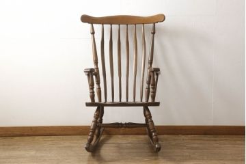 和製ビンテージ　秋田木工　木の味わいと美しいフォルムが魅力的なロッキングチェア(アームチェア、板座チェア、揺り椅子、ヴィンテージ)(R-056160)