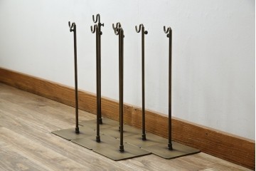 中古　アンティーク調　古美色(こびしょく)　シャビーな風合いがレトロな雰囲気を高めるディスプレイスタンド7台セット　(R-056182)