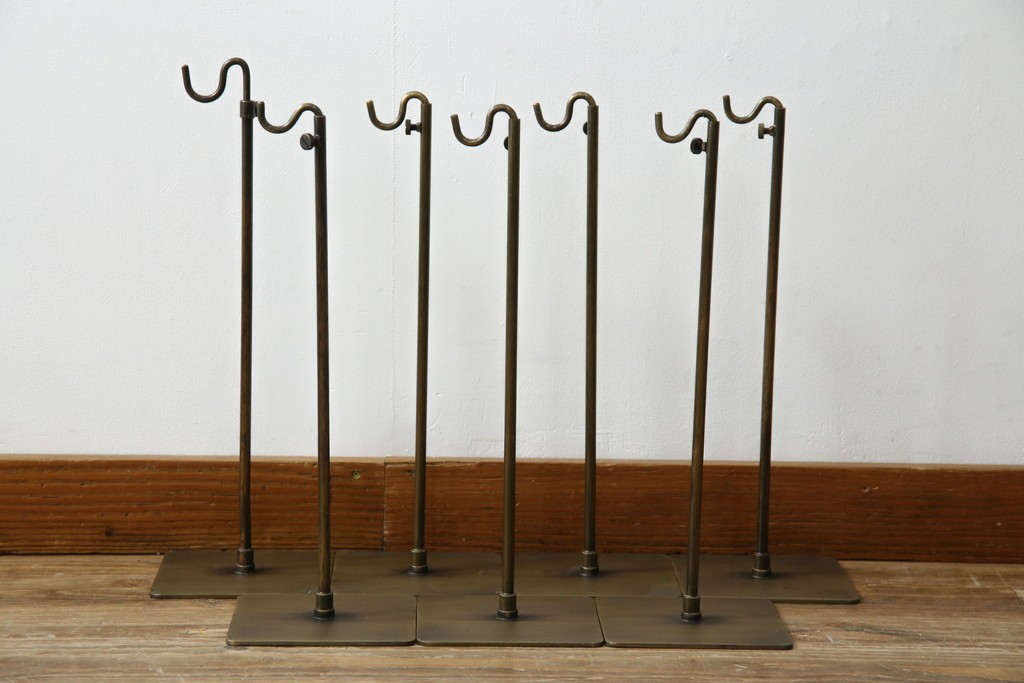 中古　アンティーク調　古美色(こびしょく)　シャビーな風合いがレトロな雰囲気を高めるディスプレイスタンド7台セット　(R-056182)