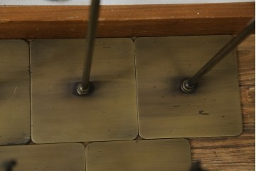 中古　アンティーク調　古美色(こびしょく)　シャビーな風合いがレトロな雰囲気を高めるディスプレイスタンド7台セット　(R-056182)