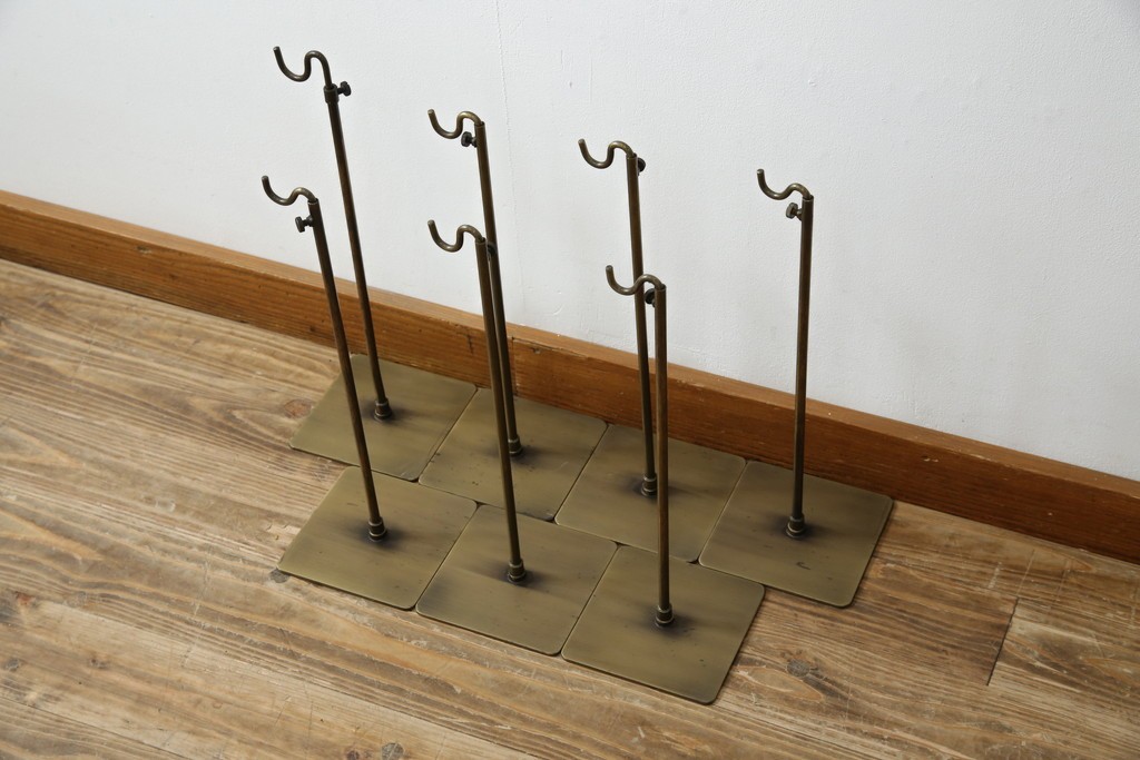 中古　アンティーク調　古美色(こびしょく)　シャビーな風合いがレトロな雰囲気を高めるディスプレイスタンド7台セット　(R-056182)