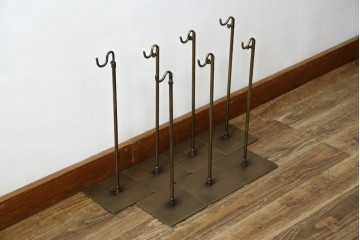 中古　アンティーク調　古美色(こびしょく)　シャビーな風合いがレトロな雰囲気を高めるディスプレイスタンド7台セット　(R-056182)