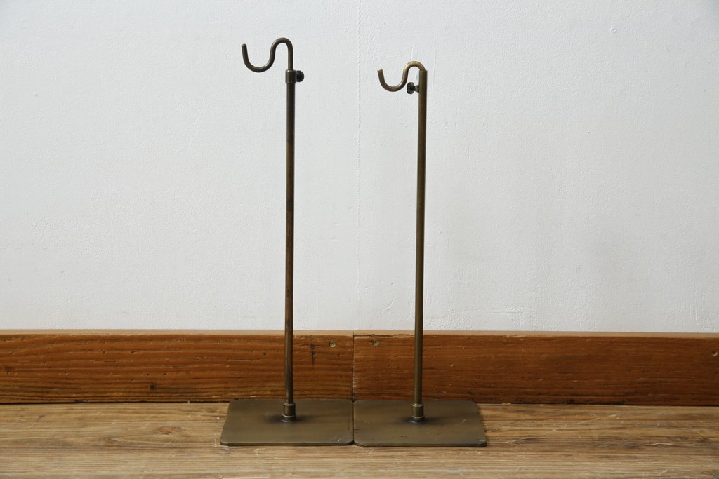 中古　アンティーク調　古美色(こびしょく)　シャビーな風合いがレトロな雰囲気を高めるディスプレイスタンド7台セット　(R-056182)