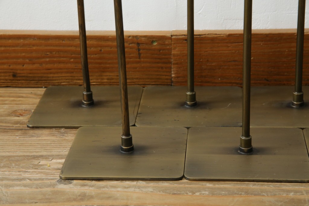 中古　アンティーク調　古美色(こびしょく)　シャビーな風合いがレトロな雰囲気を高めるディスプレイスタンド7台セット　(R-056182)