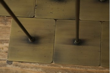 中古　アンティーク調　古美色(こびしょく)　シャビーな風合いがレトロな雰囲気を高めるディスプレイスタンド7台セット　(R-056182)