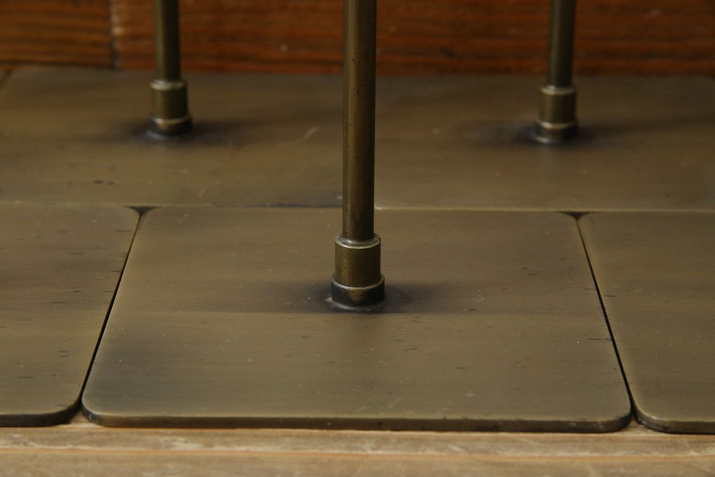 中古　アンティーク調　古美色(こびしょく)　シャビーな風合いがレトロな雰囲気を高めるディスプレイスタンド7台セット　(R-056182)