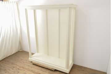 中古　大型　店舗什器　ペイント仕上げ限定　ガラス棚板付き　フレンチ風のおしゃれなオープンラック(陳列棚、飾り棚、展示棚)(R-056184)