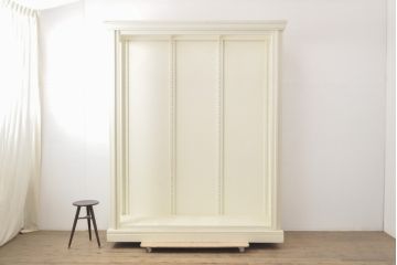中古　大型　店舗什器　ペイント仕上げ限定　ガラス棚板付き　フレンチ風のおしゃれなオープンラック(陳列棚、飾り棚、展示棚)(R-056185)