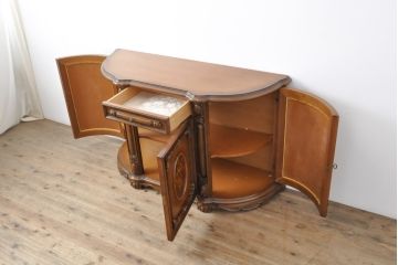 中古　美品　イタリア高級家具　細やかな意匠に気品を感じるサイドボード(キャビネット、戸棚、収納棚)(R-056187)