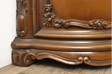 中古　美品　イタリア高級家具　細やかな意匠に気品を感じるサイドボード(キャビネット、戸棚、収納棚)(R-056187)