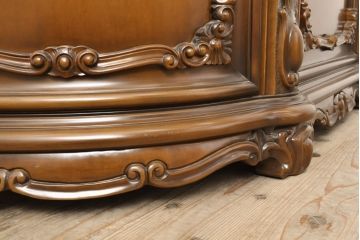 中古　美品　イタリア高級家具　細やかな意匠に気品を感じるサイドボード(キャビネット、戸棚、収納棚)(R-056187)