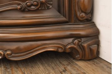 中古　美品　イタリア高級家具　細やかな意匠に気品を感じるサイドボード(キャビネット、戸棚、収納棚)(R-056187)