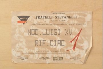 中古　美品　イタリア高級家具　細やかな意匠に気品を感じるサイドボード(キャビネット、戸棚、収納棚)(R-056187)