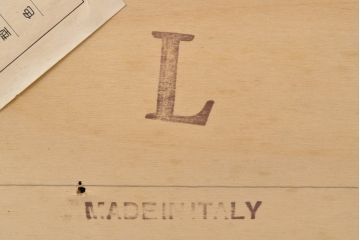 中古　美品　イタリア高級家具　細やかな意匠に気品を感じるサイドボード(キャビネット、戸棚、収納棚)(R-056187)