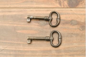 中古　美品　イタリア高級家具　細やかな意匠に気品を感じるサイドボード(キャビネット、戸棚、収納棚)(R-056187)