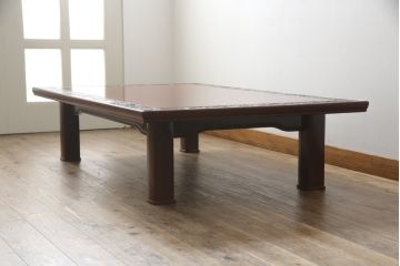 中古　美品　伝統工芸品　香川漆器　モリシゲ(MORISHIGE/森繁)　縁を彩る鮮やかな花々と朱塗りが目を引く彫刻入り座卓(ローテーブル、センターテーブル)(R-056191)
