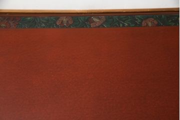 中古　美品　伝統工芸品　香川漆器　モリシゲ(MORISHIGE/森繁)　縁を彩る鮮やかな花々と朱塗りが目を引く彫刻入り座卓(ローテーブル、センターテーブル)(R-056191)