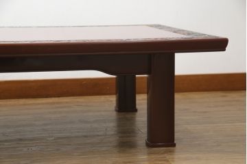 中古　美品　伝統工芸品　香川漆器　モリシゲ(MORISHIGE/森繁)　縁を彩る鮮やかな花々と朱塗りが目を引く彫刻入り座卓(ローテーブル、センターテーブル)(R-056191)