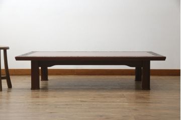 中古　美品　伝統工芸品　香川漆器　モリシゲ(MORISHIGE/森繁)　縁を彩る鮮やかな花々と朱塗りが目を引く彫刻入り座卓(ローテーブル、センターテーブル)(R-056191)
