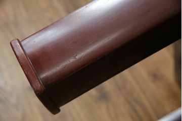 中古　美品　伝統工芸品　香川漆器　モリシゲ(MORISHIGE/森繁)　縁を彩る鮮やかな花々と朱塗りが目を引く彫刻入り座卓(ローテーブル、センターテーブル)(R-056191)