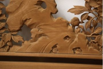 アンティーク建具　在銘　彫武　生き生きとした牡丹と鶏が描かれた彫刻欄間2枚セット(明かり取り、明り取り)(R-056203)