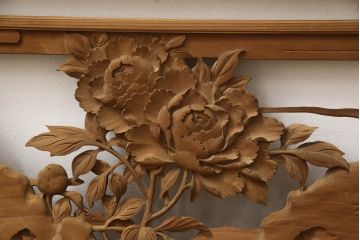 アンティーク建具　在銘　彫武　生き生きとした牡丹と鶏が描かれた彫刻欄間2枚セット(明かり取り、明り取り)(R-056203)